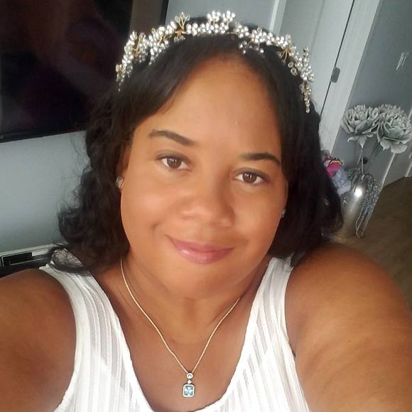 Meet your Posher, Julia - Picture 1 of 1